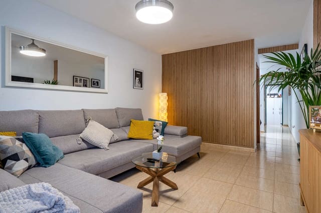 4 bedroom Semi-detached Villa for sale in Uga, Yaiza - € 349,000 (Ref: 9898622)