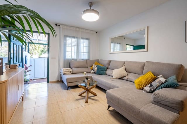 4 bedroom Semi-detached Villa for sale in Uga, Yaiza - € 349,000 (Ref: 9898622)