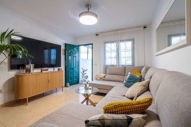 4 bedroom Semi-detached Villa for sale in Uga, Yaiza - € 349,000 (Ref: 9898622)