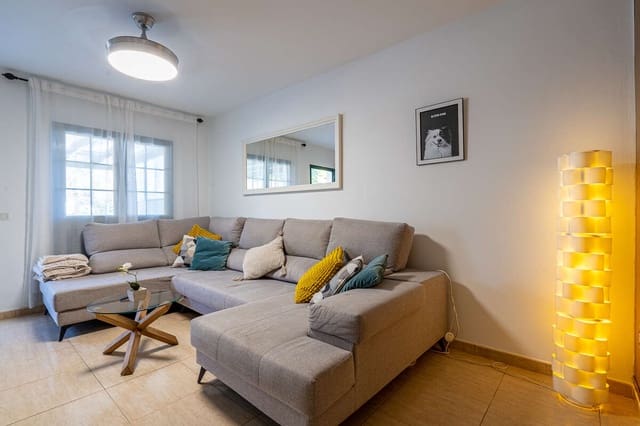 4 bedroom Semi-detached Villa for sale in Uga, Yaiza - € 349,000 (Ref: 9898622)