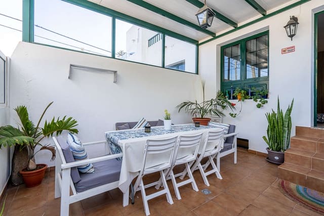 4 bedroom Semi-detached Villa for sale in Uga, Yaiza - € 349,000 (Ref: 9898622)