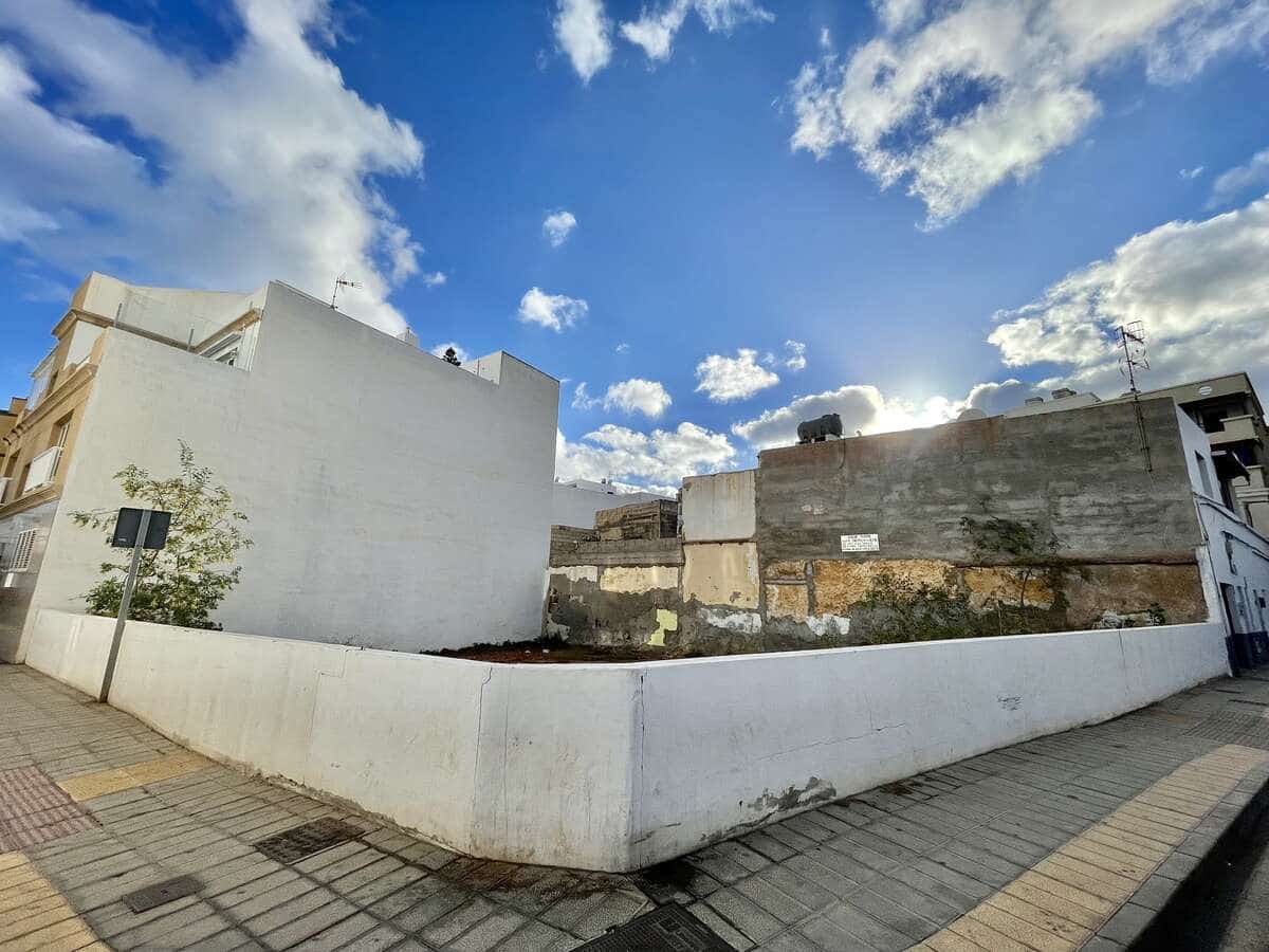 Terrain à Bâtir à vendre à Arrecife - 232 000 € (Ref: 9912387)