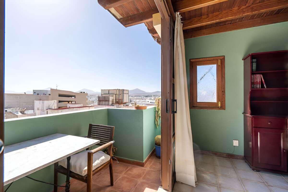 2 bedroom Flat for sale in Arrecife - € 230,000 (Ref: 9921591)