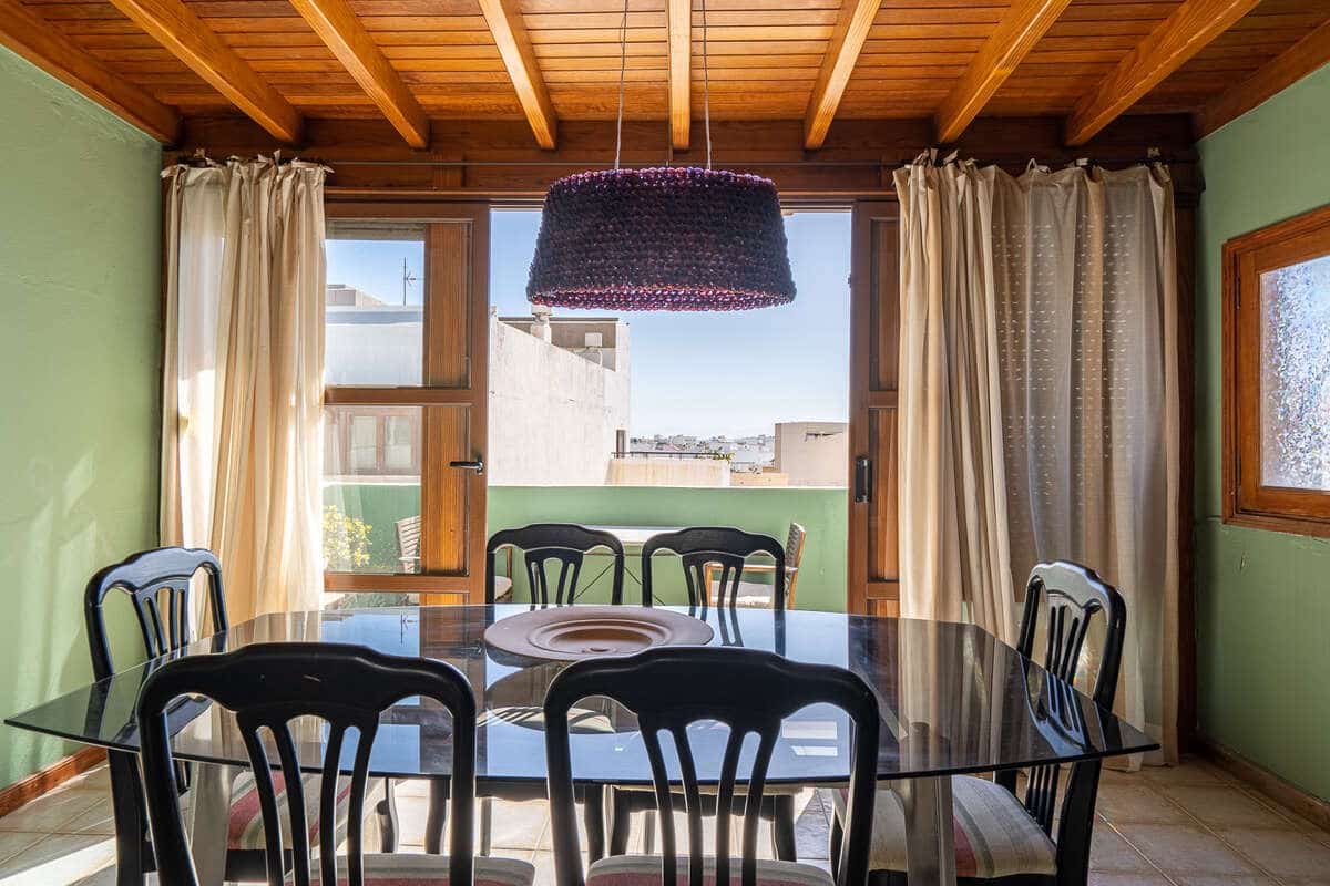 2 bedroom Flat for sale in Arrecife - € 230,000 (Ref: 9921591)