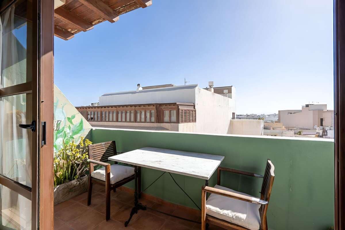 2 bedroom Flat for sale in Arrecife - € 230,000 (Ref: 9921591)
