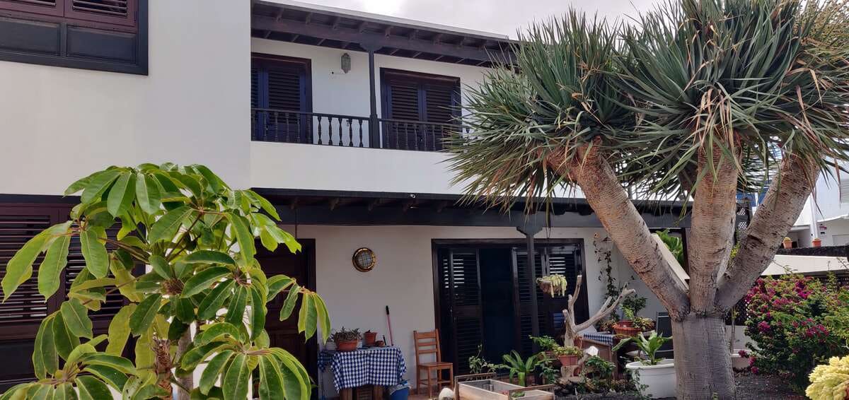 4 sovrum Semi-fristående Villa till salu i Costa Teguise med garage - 425 000 € (Ref: 9945017)