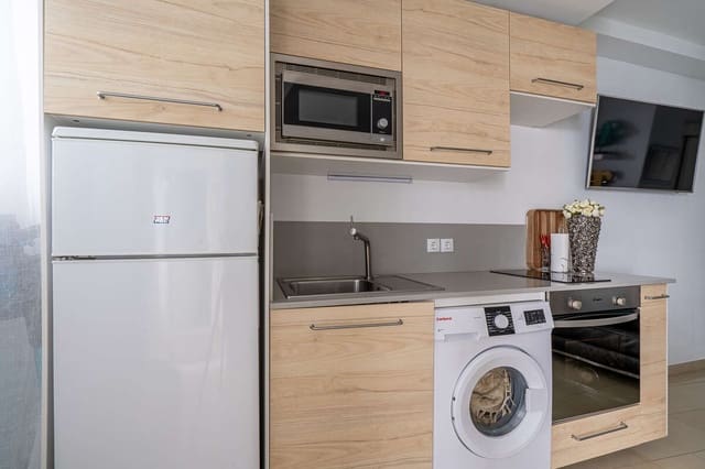 2 soveværelse Lejlighed til salg i Arrecife - € 245.000 (Ref: 9949067)