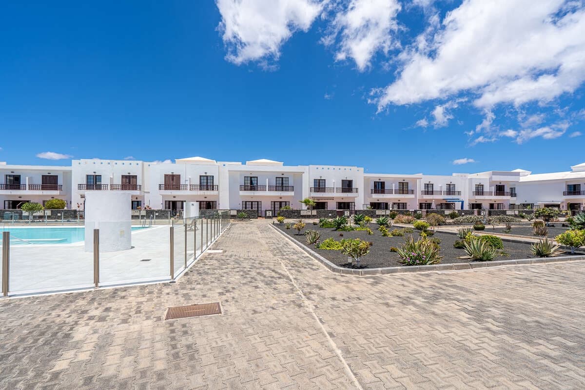 2 Zimmer Doppelhaus zu verkaufen in Costa Teguise mit Pool - 299.000 € (Ref: 9984238)