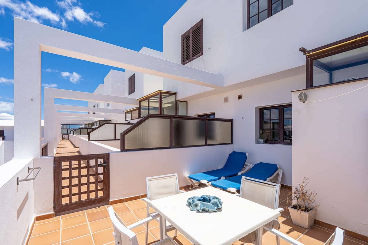 2 Zimmer Doppelhaus zu verkaufen in Costa Teguise mit Pool - 299.000 € (Ref: 9984238)