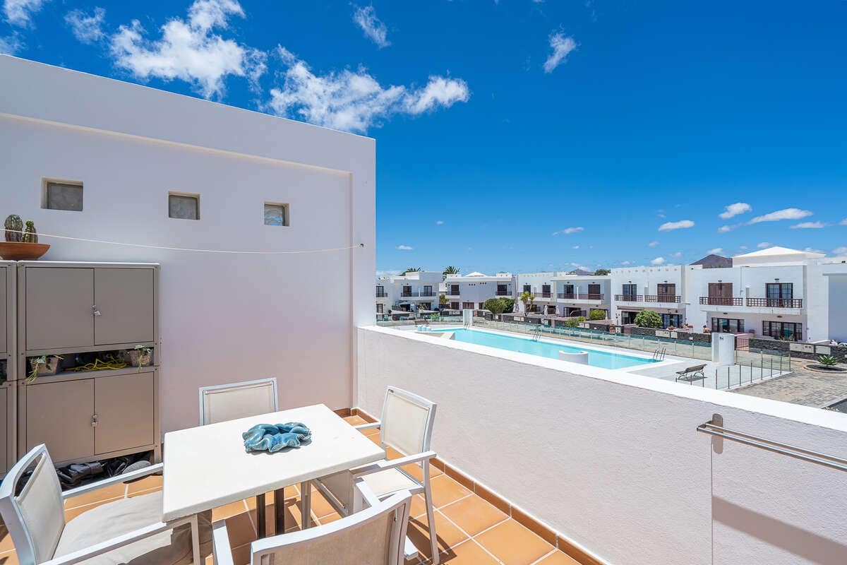 2 Zimmer Doppelhaus zu verkaufen in Costa Teguise mit Pool - 299.000 € (Ref: 9984238)