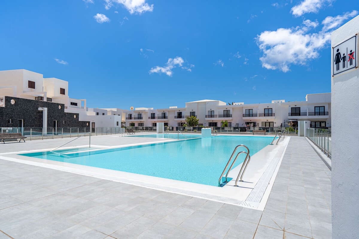 2 Zimmer Doppelhaus zu verkaufen in Costa Teguise mit Pool - 299.000 € (Ref: 9984238)