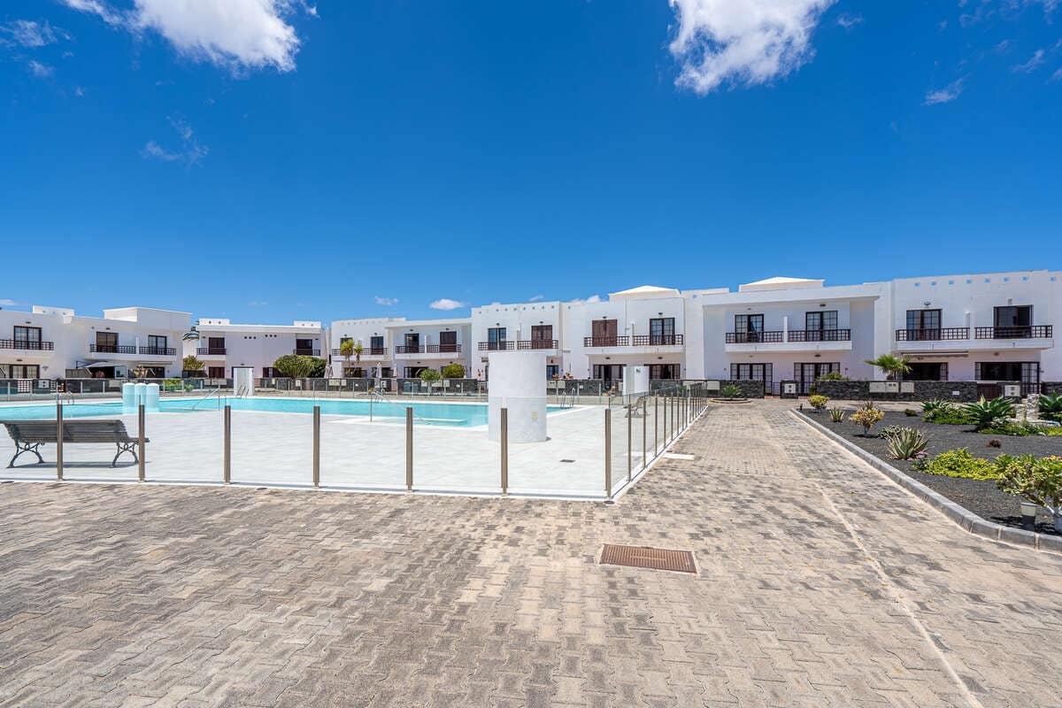 2 Zimmer Doppelhaus zu verkaufen in Costa Teguise mit Pool - 299.000 € (Ref: 9984238)