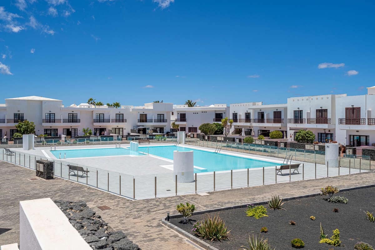 2 Zimmer Doppelhaus zu verkaufen in Costa Teguise mit Pool - 299.000 € (Ref: 9984238)