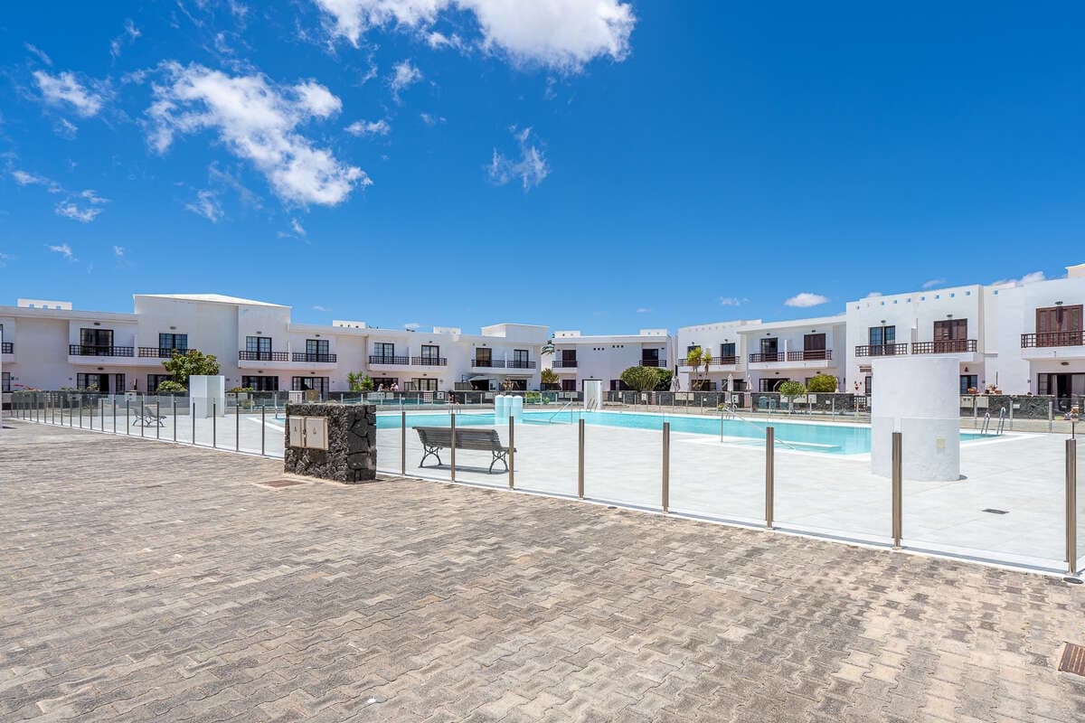 2 Zimmer Doppelhaus zu verkaufen in Costa Teguise mit Pool - 299.000 € (Ref: 9984238)