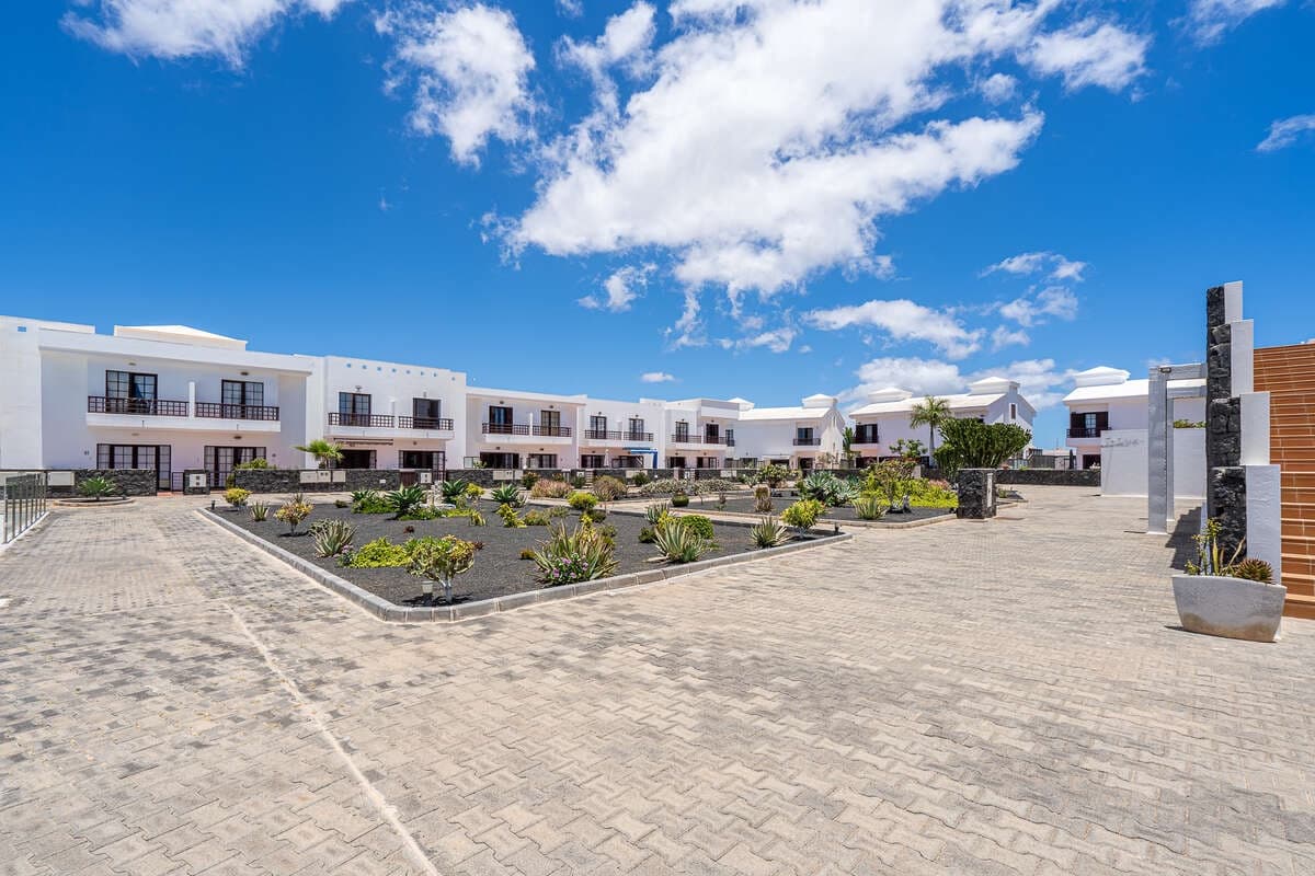 2 Zimmer Doppelhaus zu verkaufen in Costa Teguise mit Pool - 299.000 € (Ref: 9984238)