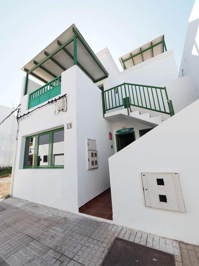 6 bedroom Finca/Country House for sale in Caleta de Famara - € 685,000 (Ref: 9986239)