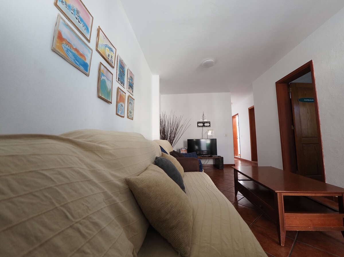 6 bedroom Finca/Country House for sale in Caleta de Famara - € 685,000 (Ref: 9986239)