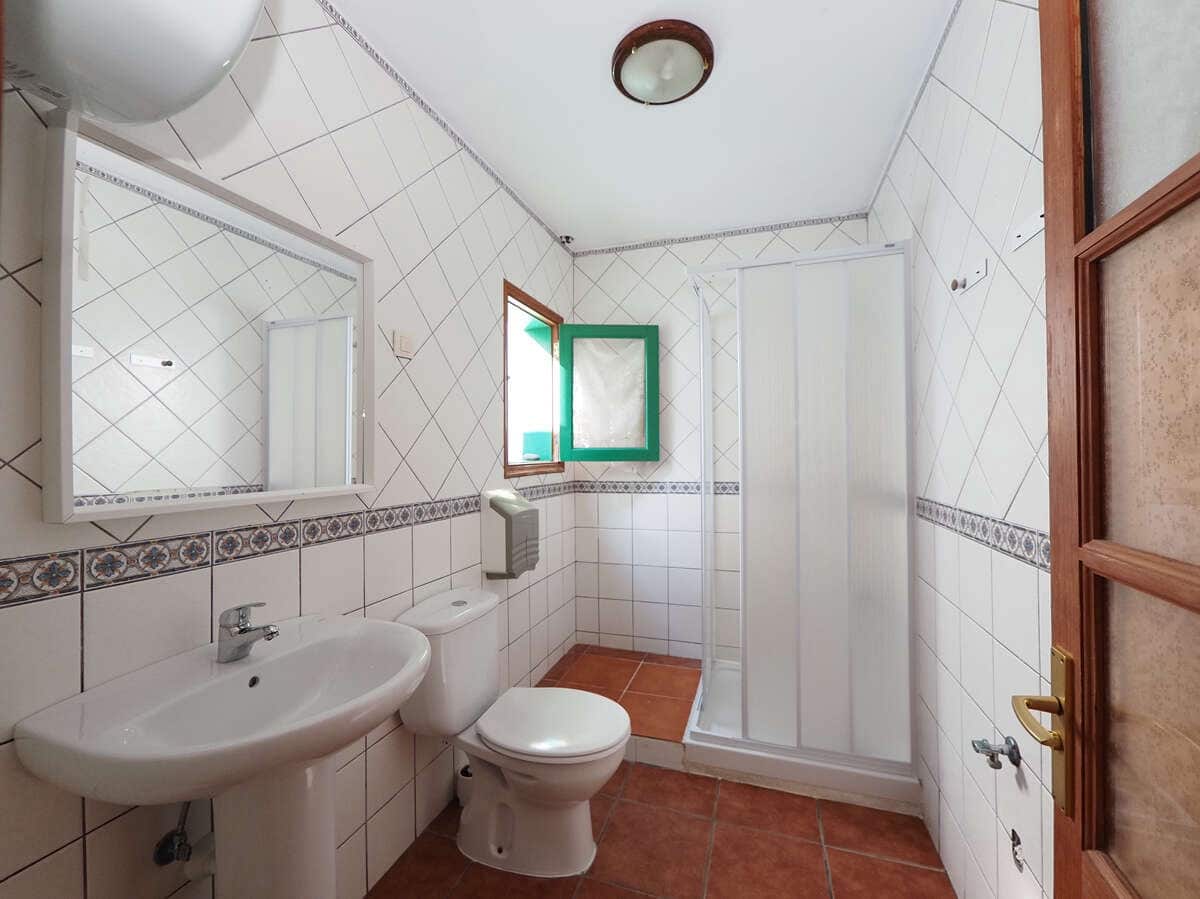6 bedroom Finca/Country House for sale in Caleta de Famara - € 685,000 (Ref: 9986239)