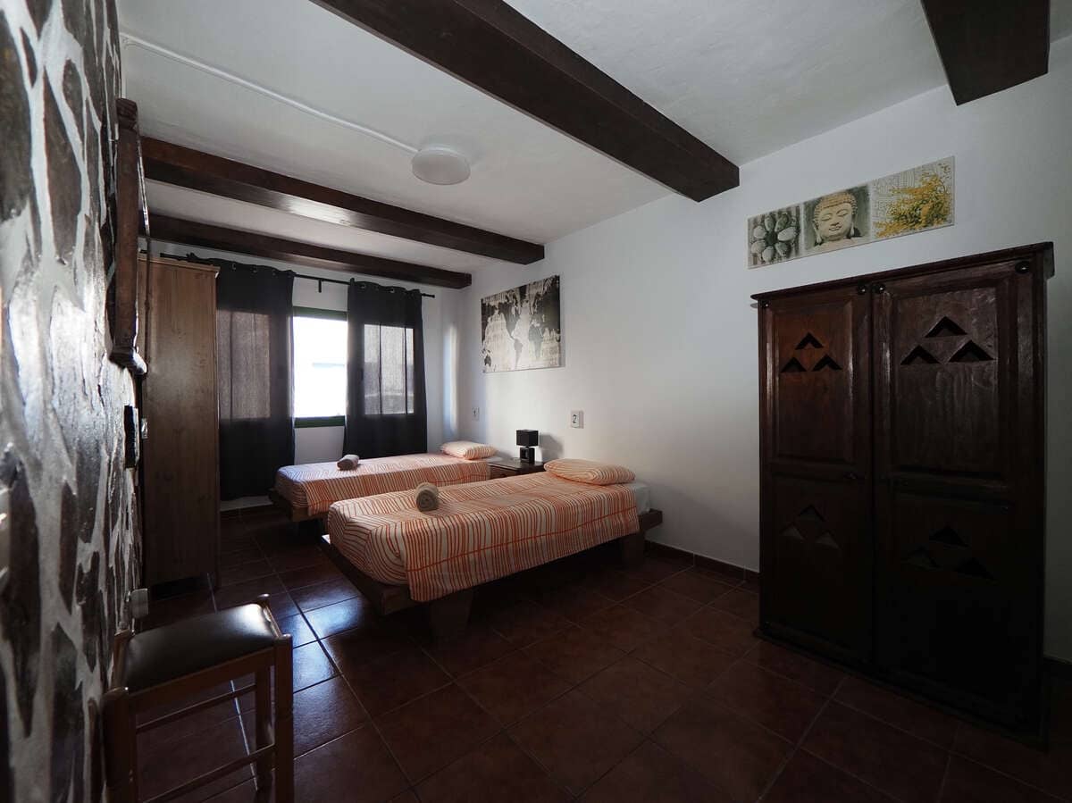 6 bedroom Finca/Country House for sale in Caleta de Famara - € 685,000 (Ref: 9986239)