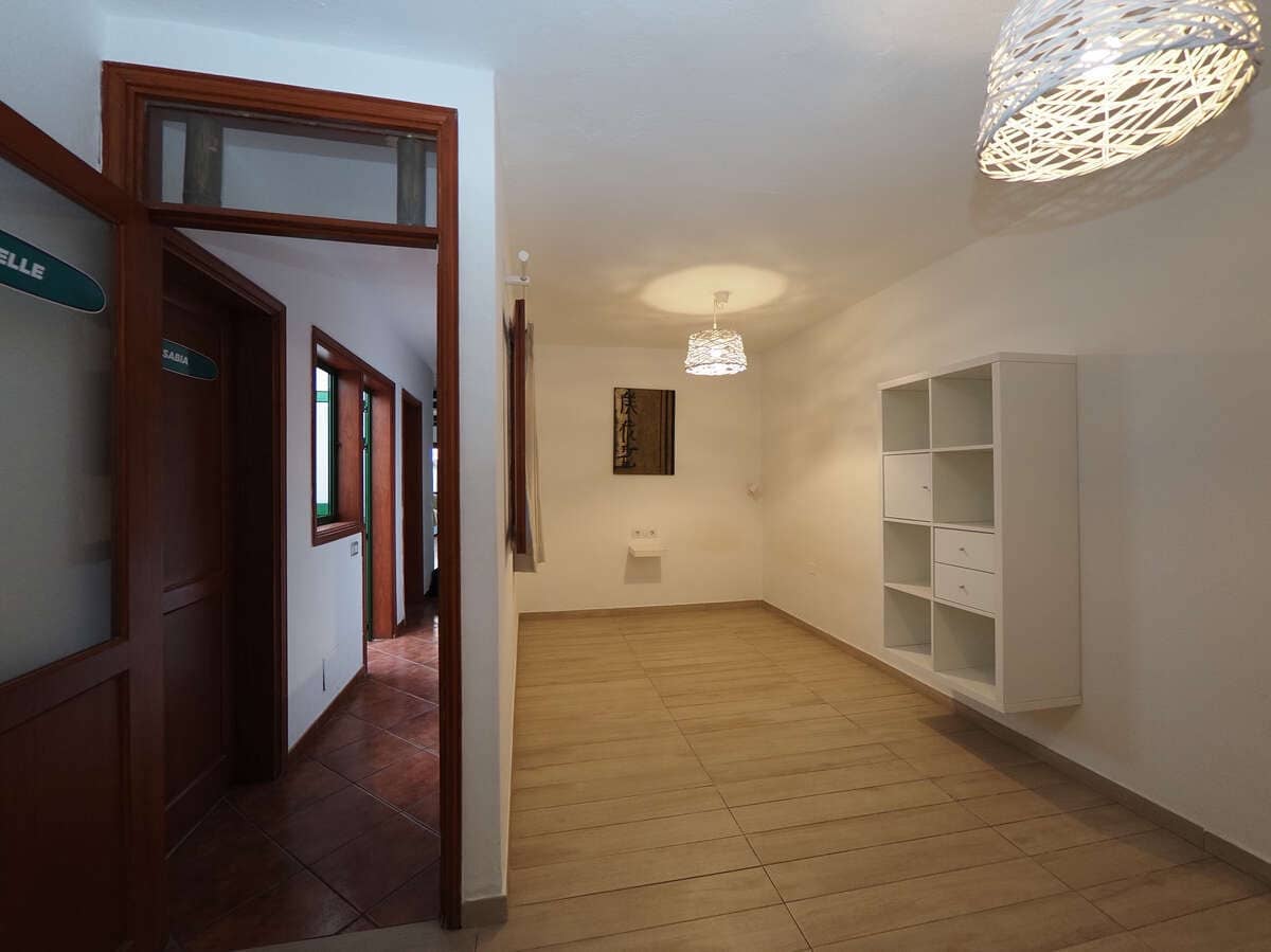3 bedroom Flat for sale in Caleta de Famara - € 335,000 (Ref: 9986240)