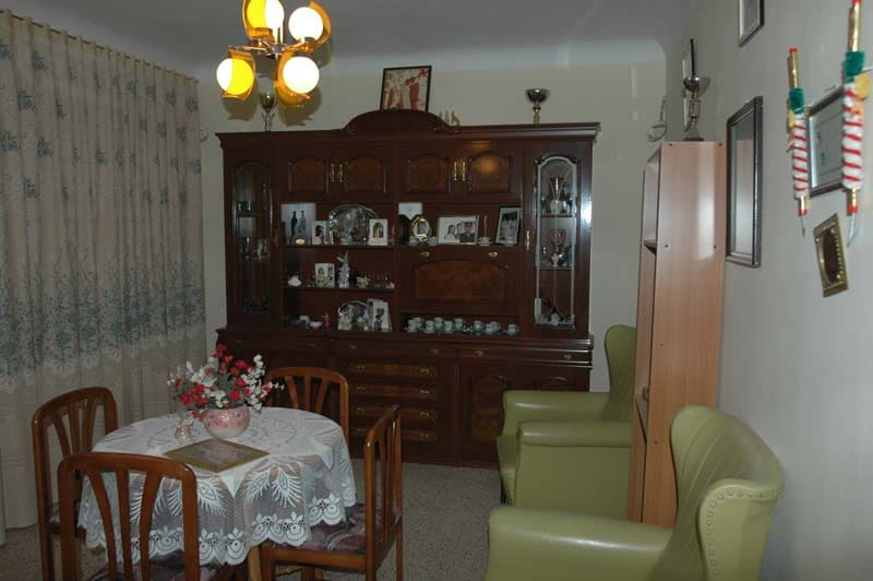 5 soveværelse Byhus til salg i Albunuelas - € 100.000 (Ref: 6902616)