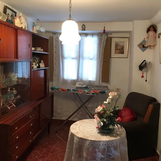 6 soveværelse Byhus til salg i Pinos del Valle - € 136.500 (Ref: 6902617)