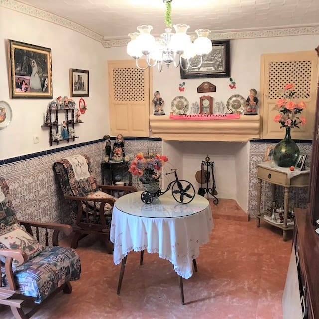 6 soveværelse Byhus til salg i Pinos del Valle - € 136.500 (Ref: 6902617)