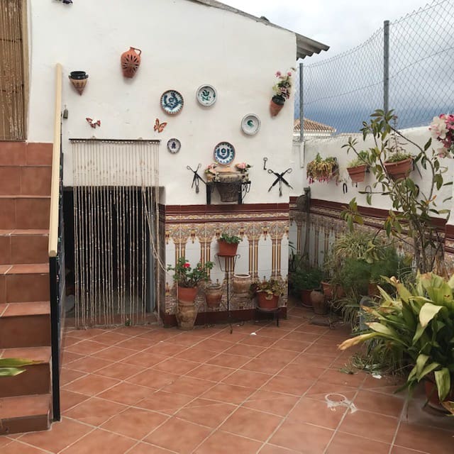 6 soveværelse Byhus til salg i Pinos del Valle - € 136.500 (Ref: 6902617)