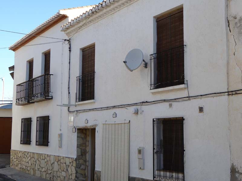 6 soveværelse Byhus til salg i Pinos del Valle - € 250.000 (Ref: 7630049)