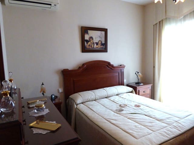 4 soveværelse Semi-Rækkehus til salg i La Zubia med garage - € 325.000 (Ref: 8185299)