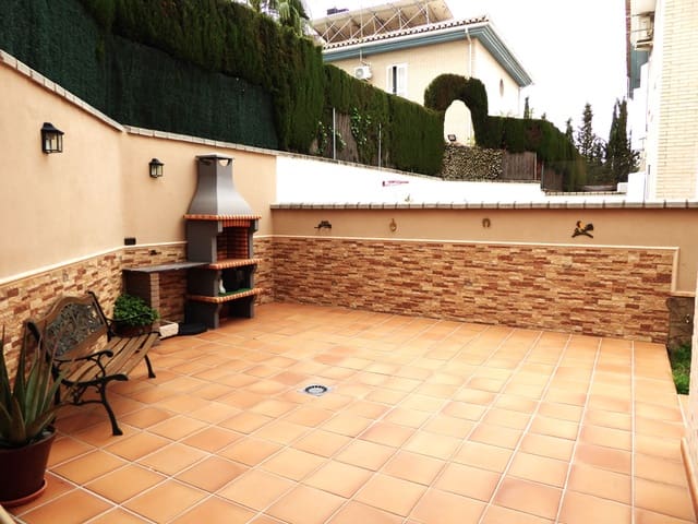 4 soveværelse Semi-Rækkehus til salg i La Zubia med garage - € 325.000 (Ref: 8185299)