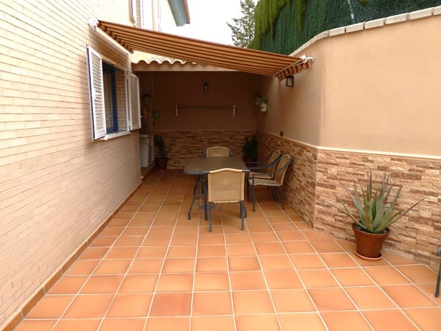 4 soveværelse Semi-Rækkehus til salg i La Zubia med garage - € 325.000 (Ref: 8185299)