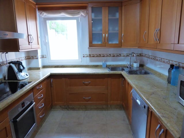 4 soveværelse Semi-Rækkehus til salg i La Zubia med garage - € 325.000 (Ref: 8185299)