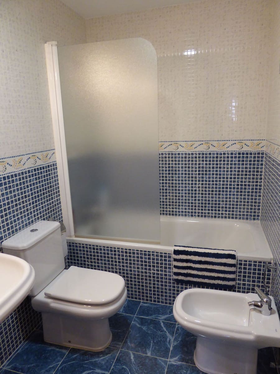 4 soveværelse Semi-Rækkehus til salg i La Zubia med garage - € 325.000 (Ref: 8185299)