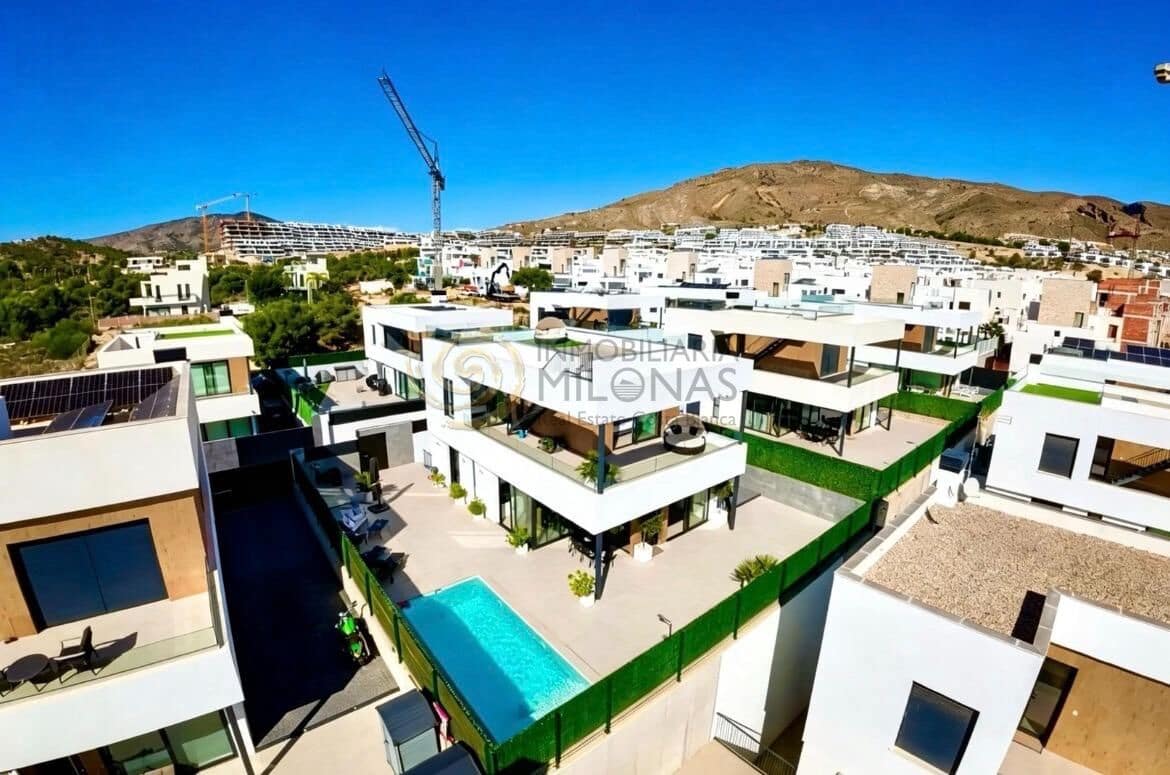 3 bedroom Villa for sale in Finestrat with pool garage - € 699,999 (Ref: 10025828)