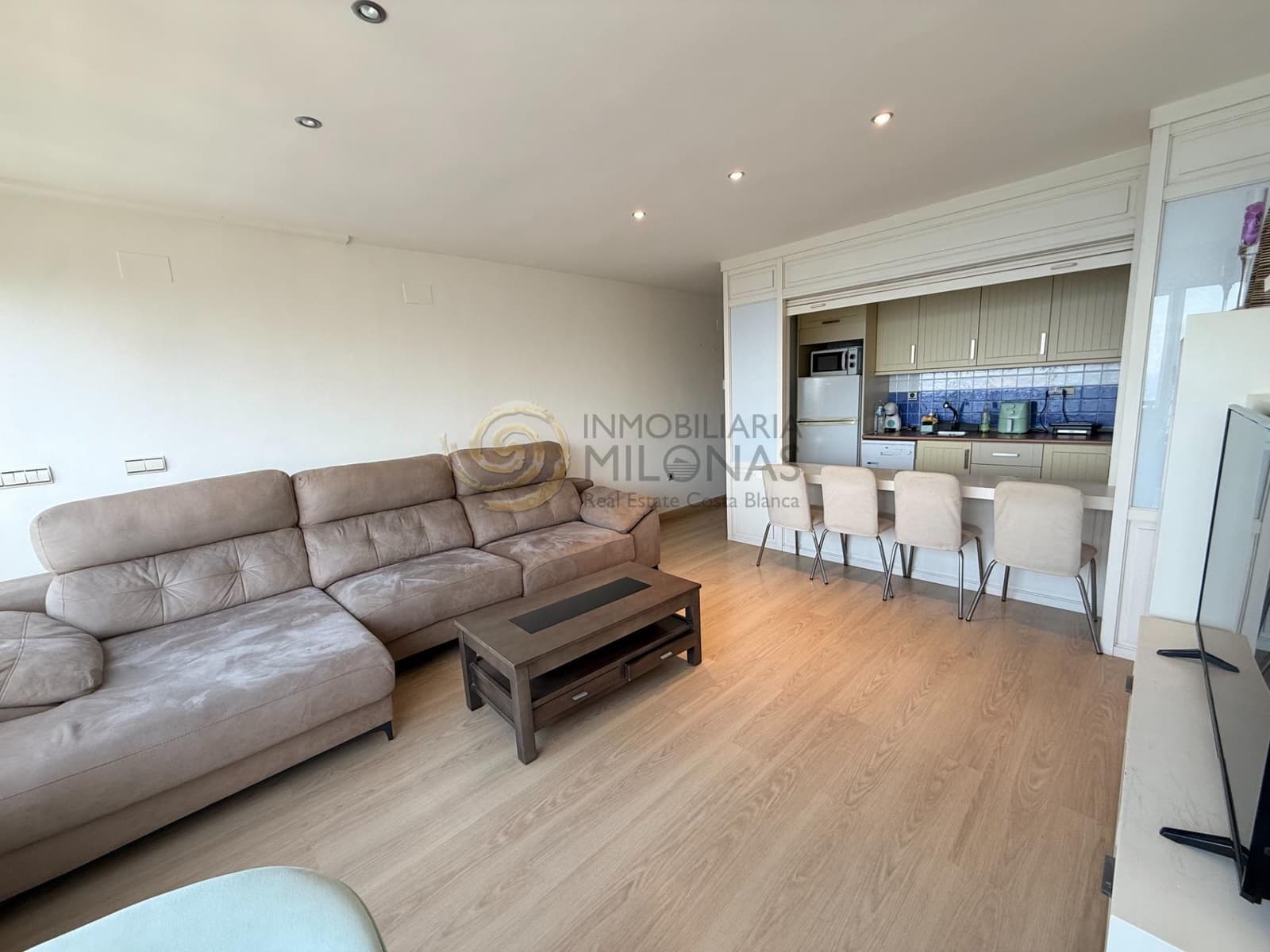 3 soverom Leilighet til leie i Benidorm med svømmebasseng - € 1 200 (Ref: 10055433)