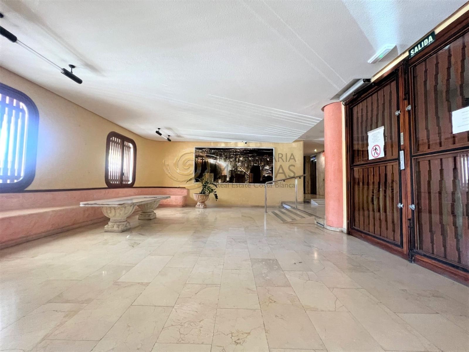 3 soverom Leilighet til leie i Benidorm med svømmebasseng - € 1 200 (Ref: 10055433)