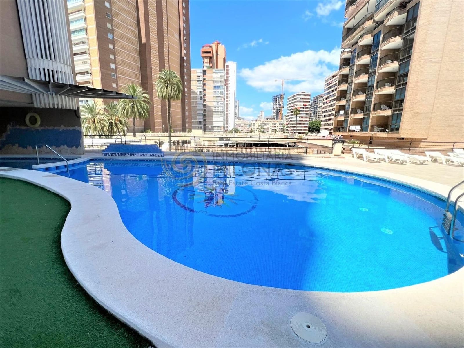 3 soverom Leilighet til leie i Benidorm med svømmebasseng - € 1 200 (Ref: 10055433)