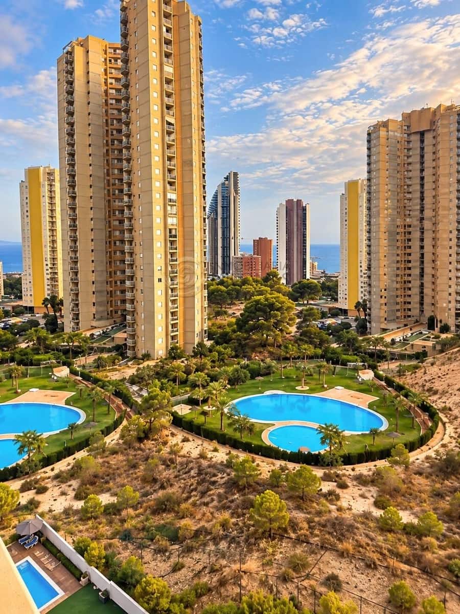 2 soverom Leilighet til leie i Benidorm med svømmebasseng garasje - € 1 400 (Ref: 10120012)