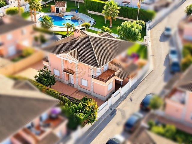 4 chambre Villa/Maison Mitoyenne à vendre à Sierra Helada, Benidorm avec piscine garage - 540 000 € (Ref: 10157762)