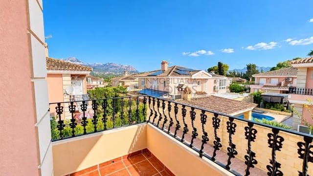 4 chambre Villa/Maison Mitoyenne à vendre à Sierra Helada, Benidorm avec piscine garage - 540 000 € (Ref: 10157762)