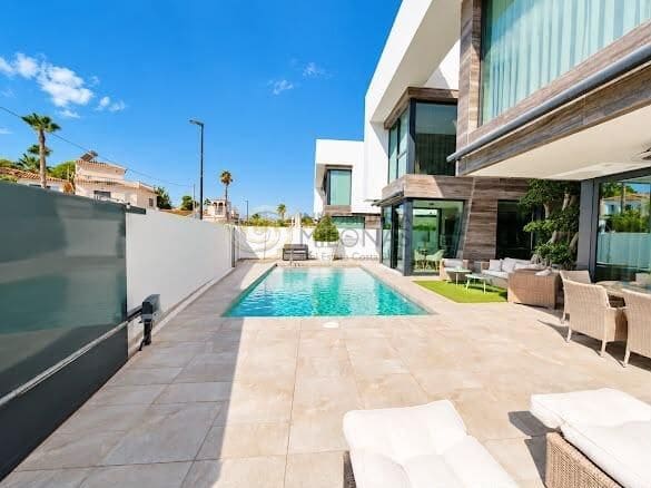 Chalet de 4 habitaciones en Albir en venta con piscina garaje - 1.495.000 € (Ref: 10174072)