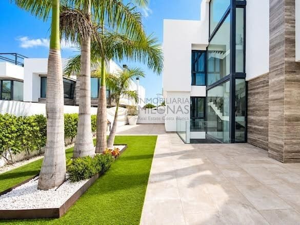 Chalet de 4 habitaciones en Albir en venta con piscina garaje - 1.495.000 € (Ref: 10174072)