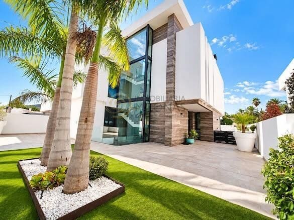 Chalet de 4 habitaciones en Albir en venta con piscina garaje - 1.495.000 € (Ref: 10174072)