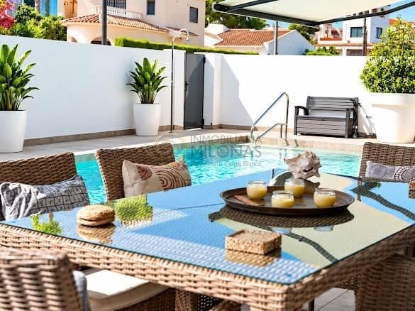 Chalet de 4 habitaciones en Albir en venta con piscina garaje - 1.495.000 € (Ref: 10174072)