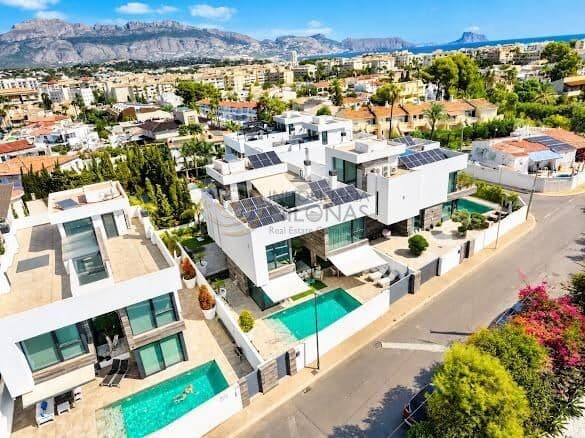 Chalet de 4 habitaciones en Albir en venta con piscina garaje - 1.495.000 € (Ref: 10174072)