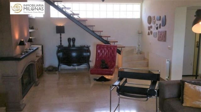 Chalet de 4 habitaciones en Benidorm en venta - 535.500 € (Ref: 4537681)