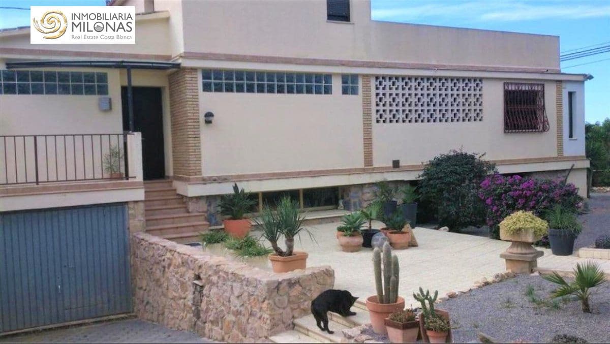 4 bedroom Villa for sale in Benidorm - € 535,500 (Ref: 4537681)