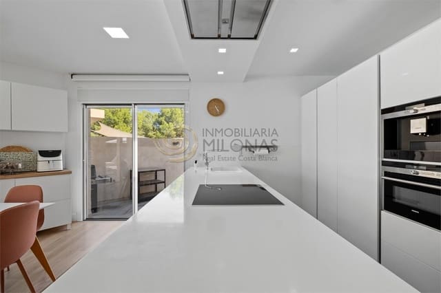 4 slaapkamer Villa te koop in Alfaz del Pi / L'Alfàs del Pi met zwembad garage - € 599.000 (Ref: 8865850)