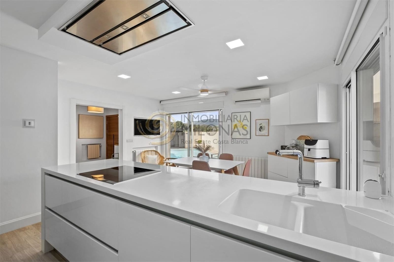 4 bedroom Villa for sale in Alfaz del Pi / L'Alfas del Pi with pool garage - € 599,000 (Ref: 8865850)